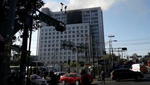 Edificio de la Conagua en pleno incendio 