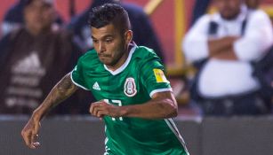 Tecatito durante un partido de la Selección