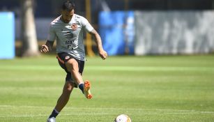 Emanuel Aguilera durante un entrenamiento con América 