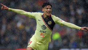 Edson Álvarez celebrando un gol con el América 