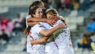 Pachuca Femenil celebra una anotación ante Veracruz