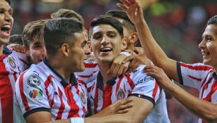 Pulido celebra una anotación con Chivas en el C2019 