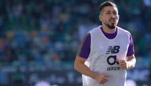 Héctor Herrera en calentamiento con el Porto