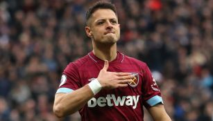 Chicharito festeja un gol con el West Ham