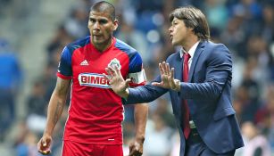 Carlos Salcido y Matías Almeyda durante un partido con Chivas