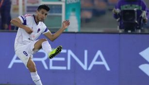 Ulises Dávila en un partido con el Delhi Dynamos de la India