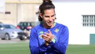 Lainez, durante un entrenamiento con Betis