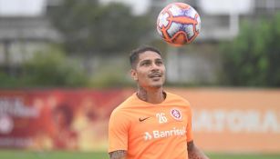 Paolo Guerrero en entrenamiento con el Internacional 