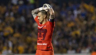 Alfredo Saldívar se lamenta durante un juego de Pumas