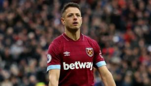 Javier Hernández en un partido con el West Ham 