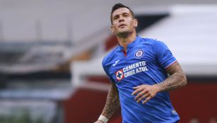 Milton Caraglio durante un duelo del Cruz Azul