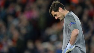 Iker Casillas en lamento durante un encuentro ante el Liverpool