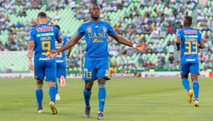 Enner Valencia celebra una anotación frente a Santos 