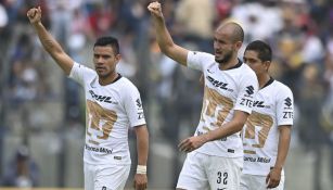 Jugadores de Pumas después de un partido en CU