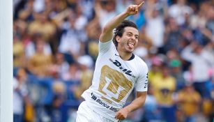 Alan Mozo celebrando un gol con Pumas 