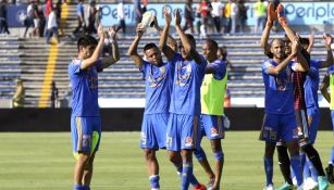 Tigres celebra con su afición luego del triunfo ante Lobos BUAP