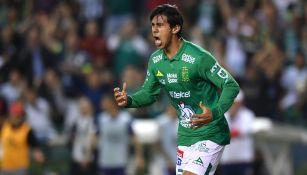 José Juan Macías festeja un gol con el León