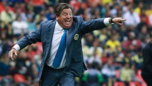 Miguel Herrera en el partido contra Xolos