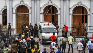 Ambulancia afuera del Santuario de San Antonio