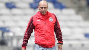 Luis Díaz previo a un partido de Chivas femenil 