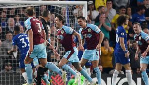 Jugadores del Burnley festejan un gol al Chelsea