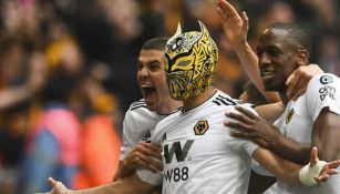 Jiménez en festejo de gol con los Wolves 