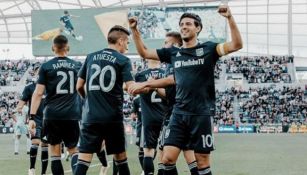 Carlos Vela festeja un gol con LAFC