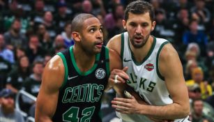 Al Horford y Nikola Mirotic se preparan para luchar un rebote