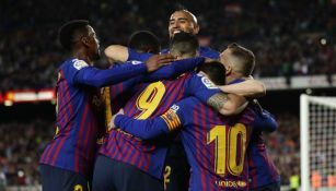 Jugadores del Barcelona festejan un gol