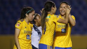 Tigres Femenil celebra una anotación frente a Puebla