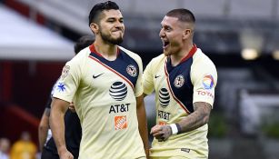 Henry Martín y Nico Castillo celebran un gol ante Necaxa 