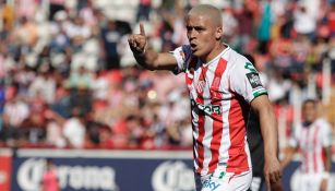 Brian Fernández en partido con Necaxa