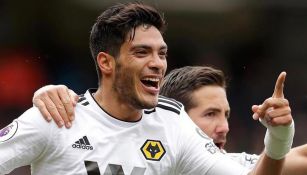 Raúl Jiménez festeja un gol con Wolves