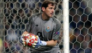 Iker Casillas, durante un duelo con el Porto 