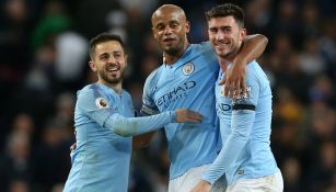 Jugadores del Manchster City festejan el gol de Kompany