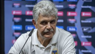 Ricardo Ferretti durante una conferencia de prensa