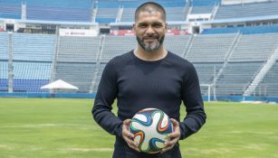 Reinaldo Navia posando para la lente de RÉCORD