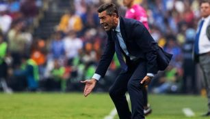 Pedro Caixinha, reclamando en el partido contra América