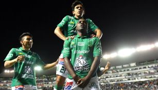 León celebra una anotación frente a Xolos 