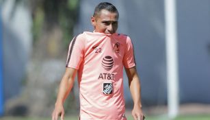 Paul Aguilar durante un entrenamiento de América en Coapa