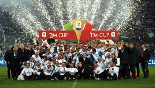 Lazio celebra luego de conquistar la Copa italiana