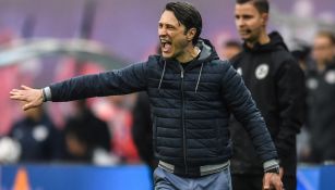 Kovac da indicaciones a sus jugadores en la Bundesliga 