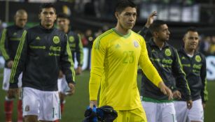 Hugo González durante un juego con México