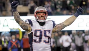 Chris Long, celebra un Fumble con New England