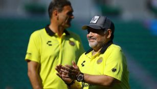 Maradona aplaude en una práctica de Dorados