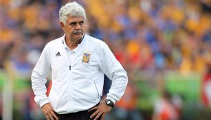 Ferretti dirigiendo un partido de Tigres 