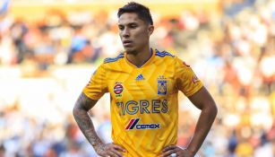 Carlos Salcedo, durante un encuentro ante Pachuca