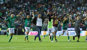 Jugadores de León festejan el pase a la Final