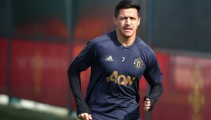 Alexis Sánchez, durante un entrenamiento con el Manchester United