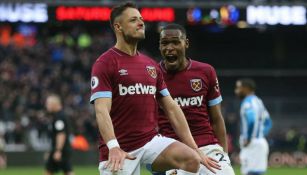 Chicharito festeja gol con los Hammers